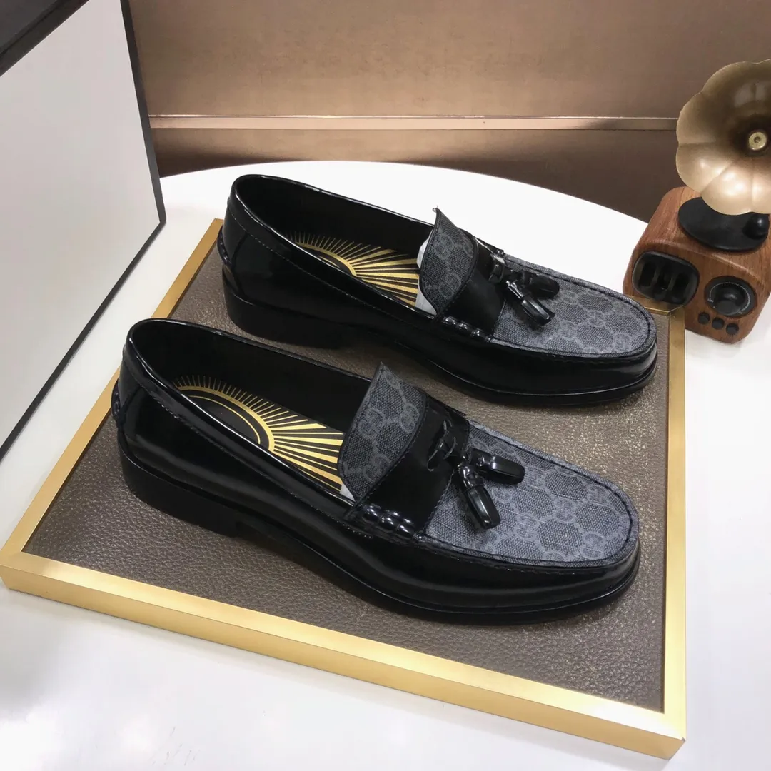Factory batch 580💰Italy’s top luxury men’s shoe giant (GUCCI) (Gucci) (full cowhide lining) new arrival🍃Original European style🔰 Pleasant to the eye😍In order to make the shoes more durable and non-deformable🌀The production continues to follow traditional methods but there is still no lack of innovation💪Select original cowhide for the leather♻️Smooth, natural and extra bright⭐Made of imported cowhide The rich man’s first choice 38-45 (45 customized)